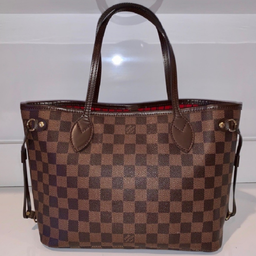 Louis Vuitton Neverfull Handbag